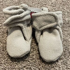 Brand new gray 0-6 months Luvable Friends booties